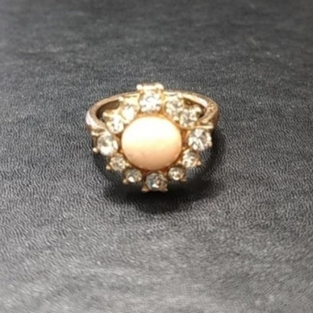 Gold tone pastel pink flower ring size 5.5
